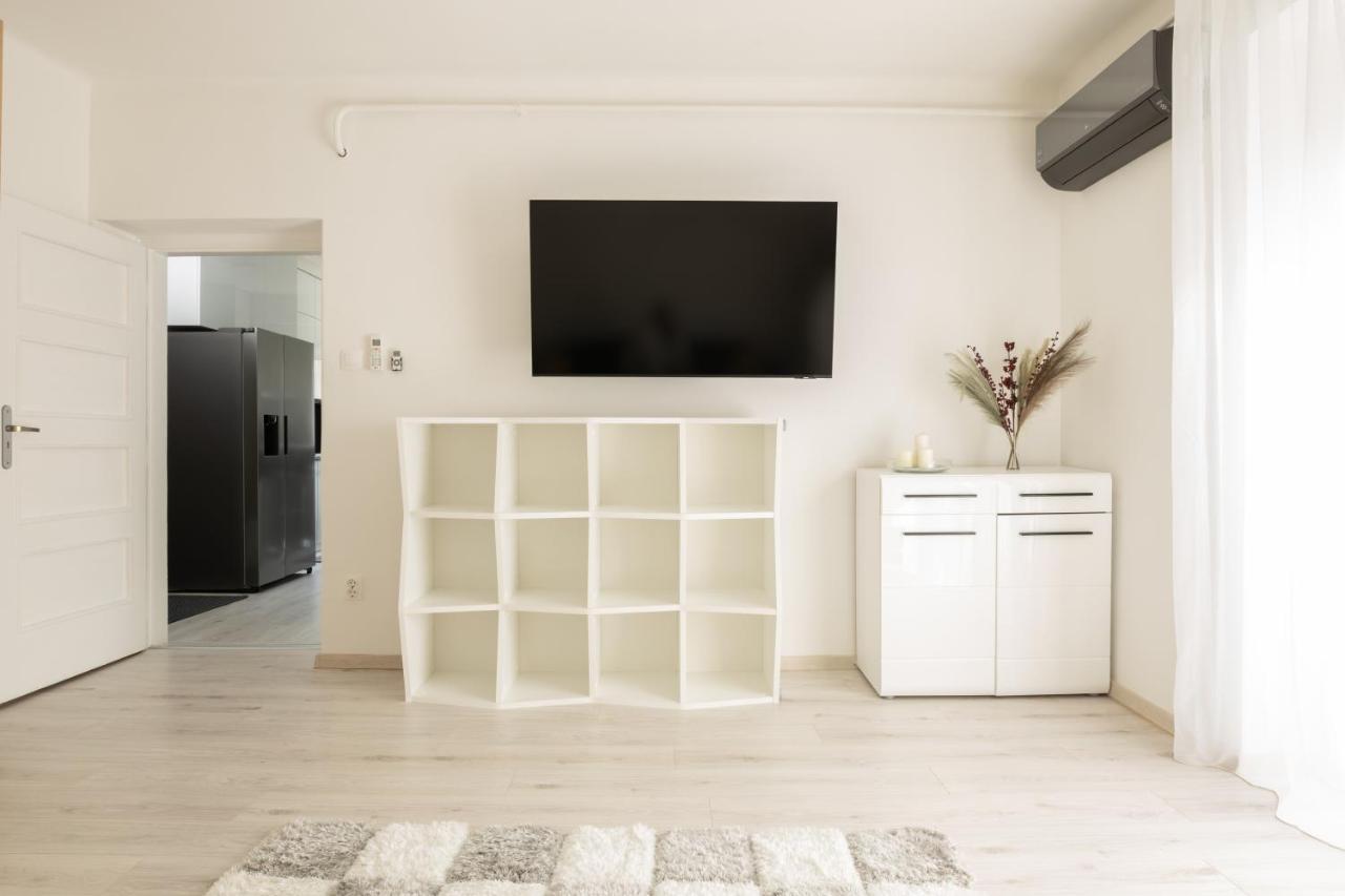 Smart Square With Free Parking Apartment Debrecen Ngoại thất bức ảnh