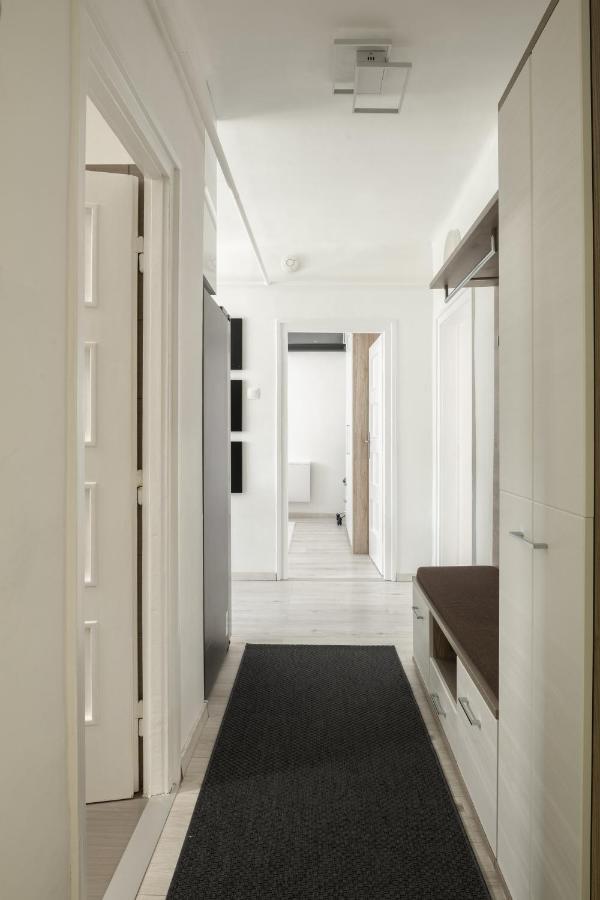 Smart Square With Free Parking Apartment Debrecen Ngoại thất bức ảnh